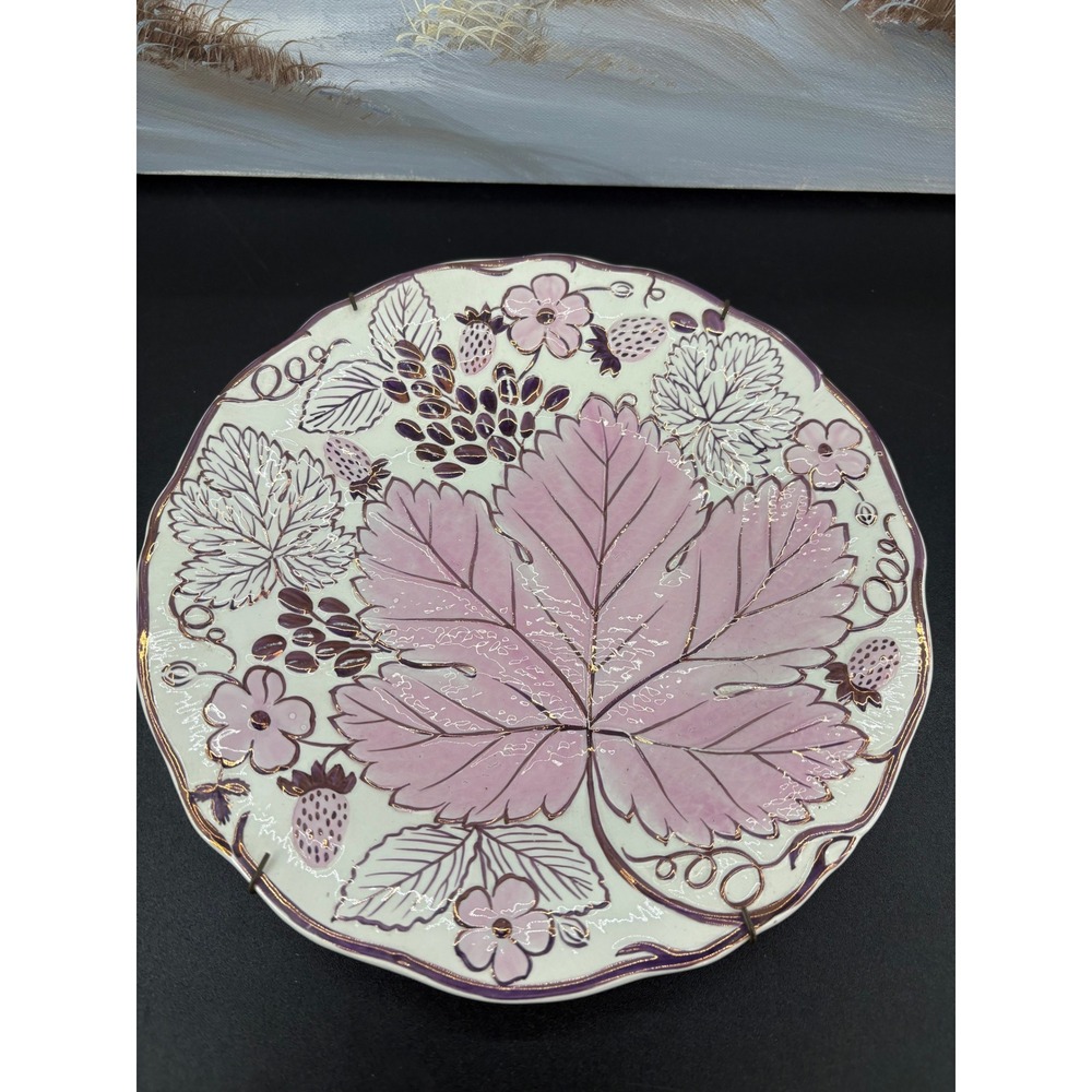 Wedgwood Etruria England Pink Leaf Grapes Strawberry Decorative Plate 9 Inch